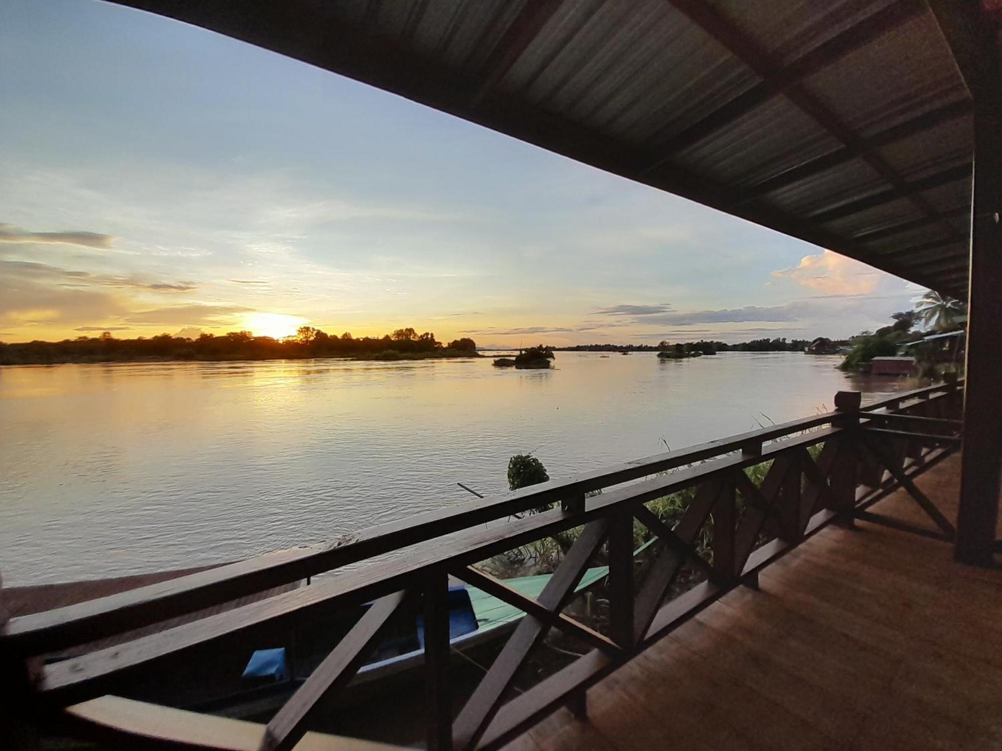 Dondet Vixay Sunset And River View Ban Dondét Exteriér fotografie